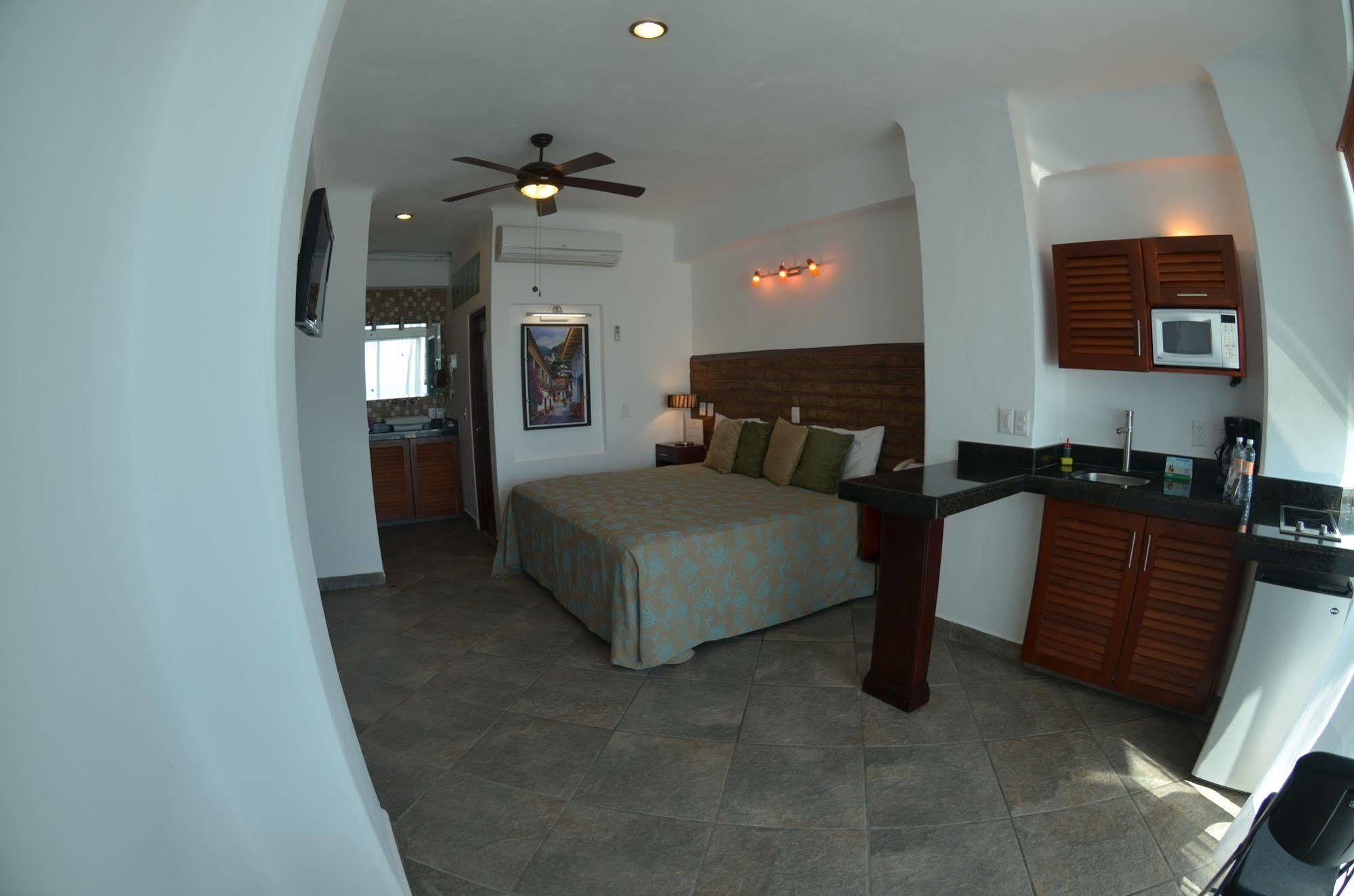 Hotel Suites Nadia Бусериас Экстерьер фото