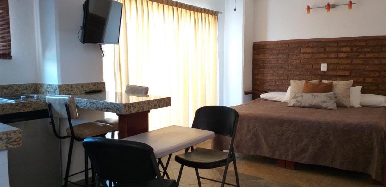Hotel Suites Nadia Бусериас Экстерьер фото